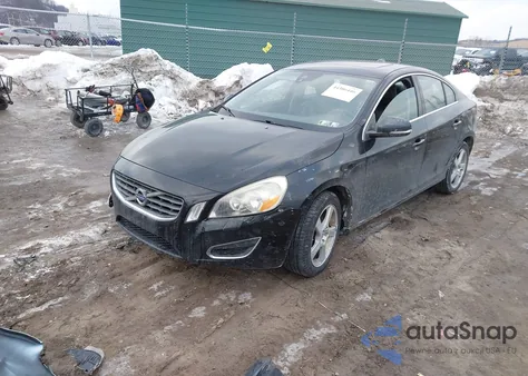 2013 Volvo S60 T5 z USA, uszkodzony, nr VIN YV1612FS3D1219105